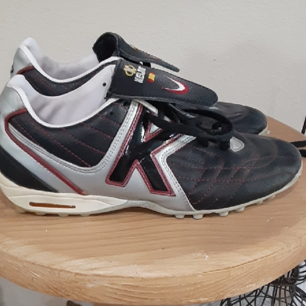 Kelme "The Don T" Soccer Shoes Men's 7.5